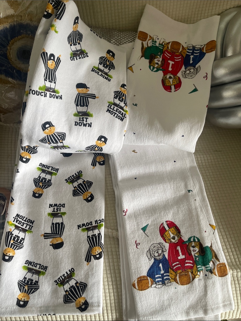 U PICK 🫵Cotton Kitchen Towel Set - White with Multicolor Football Design - Picture 4 of 4
